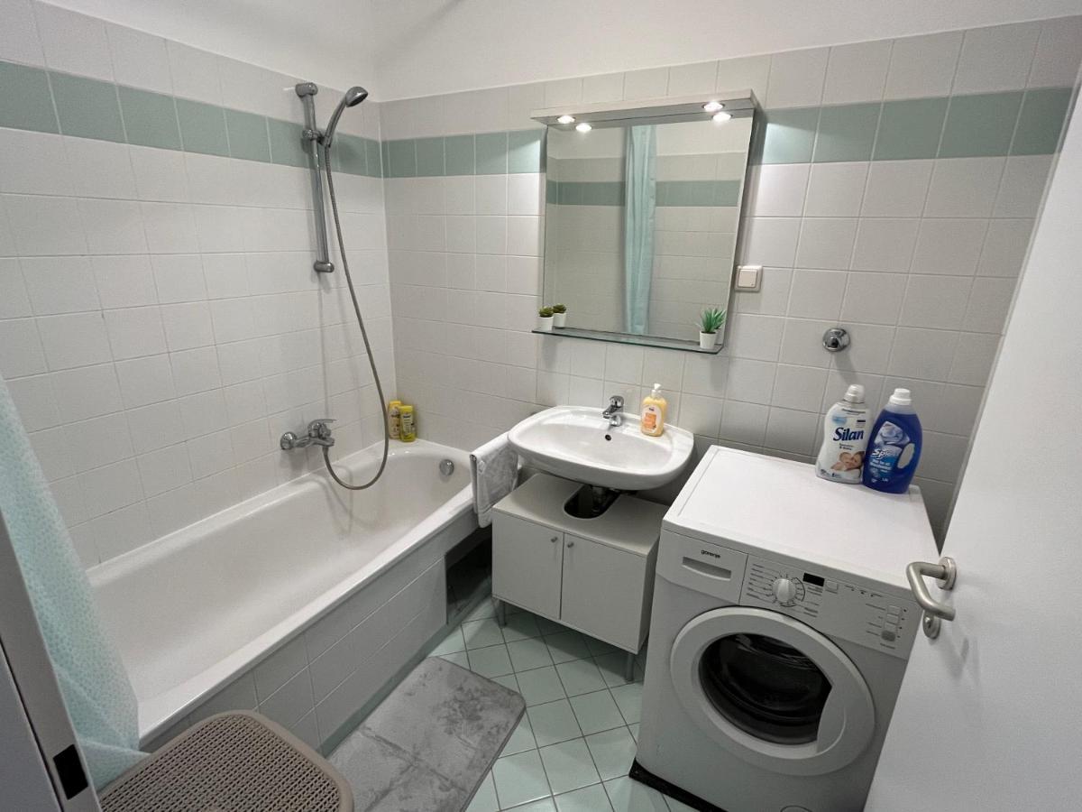 Cool Schonbrunn Apt 2br Wiedeń