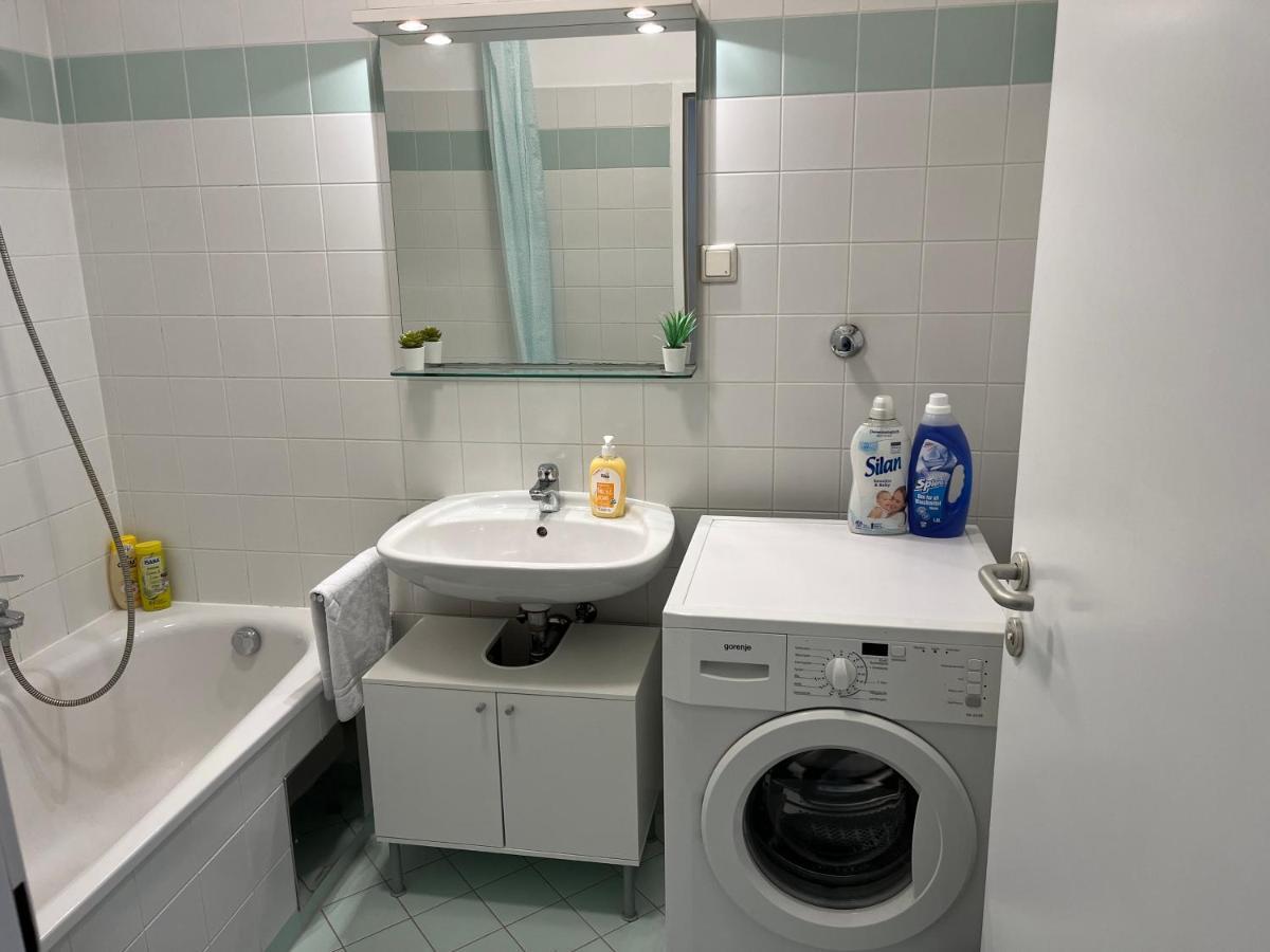 Cool Schonbrunn Apt 2br Apartament